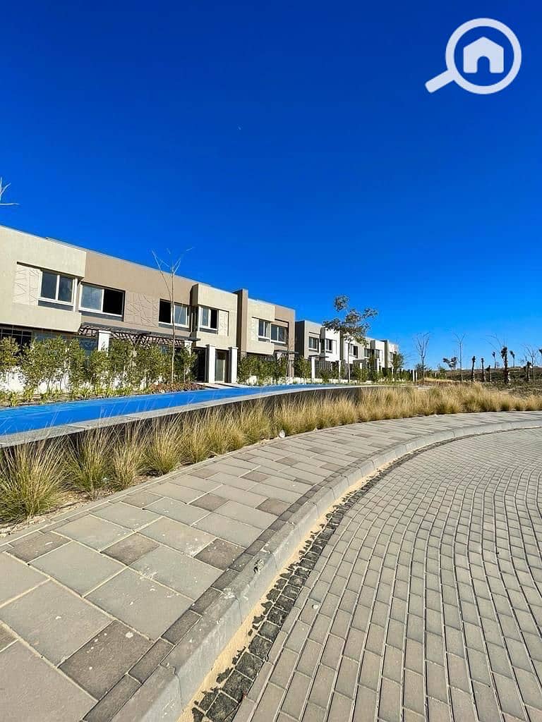 8 371aefa1-f8d4-4c84-8d96-6a59f4a3abae. jpeg