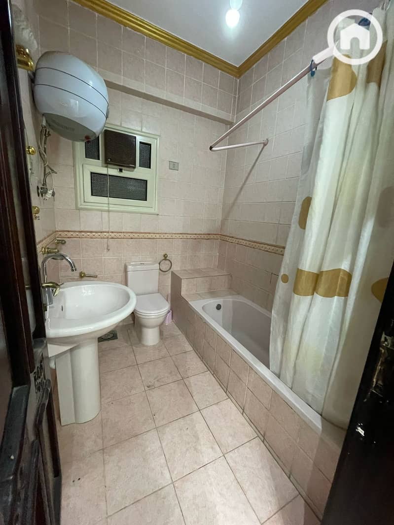 6 4216de81-1dbb-4aa4-a6bc-071f3f803be8. jpeg