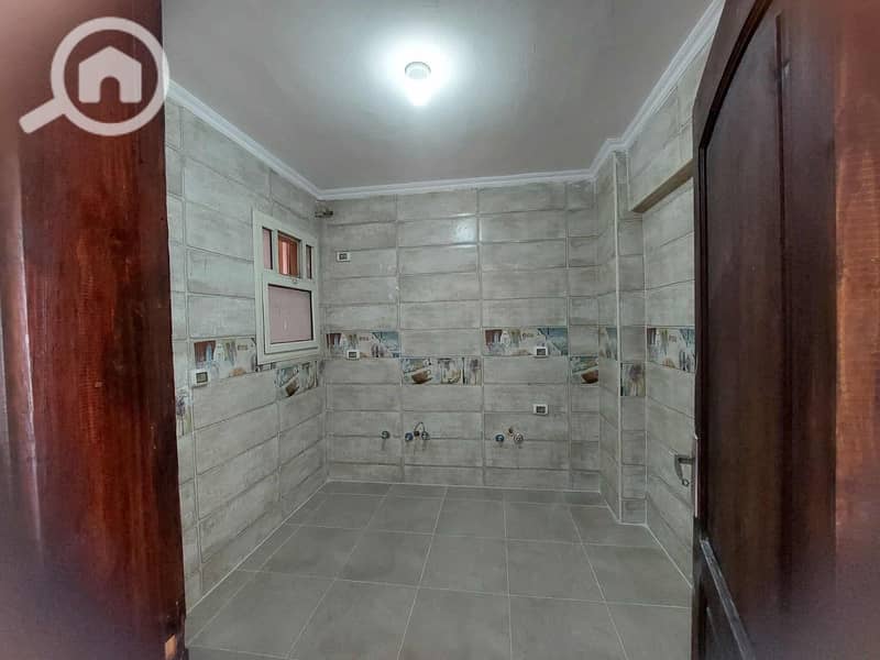 2 e2f498c0-df96-44ac-a872-e3f7503bd956. jpeg