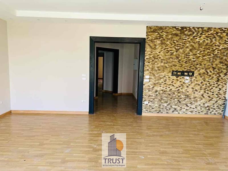 2 e4d78d5d-952f-41f0-b172-935cc47204fc. jpg