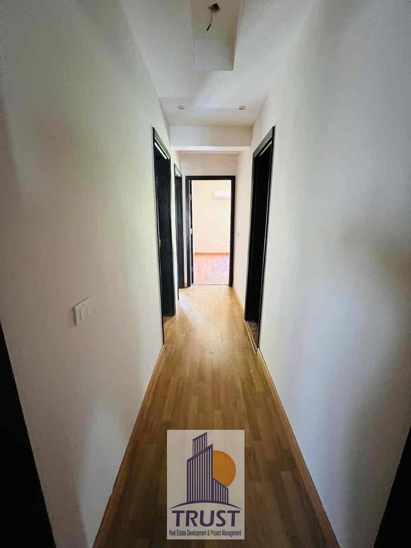 4 77c37f36-c8c8-4b42-93f6-232e772eb980. jpg