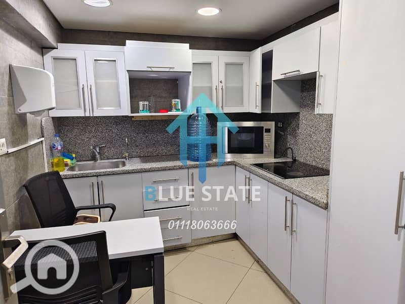 3 01118063666 (70). png