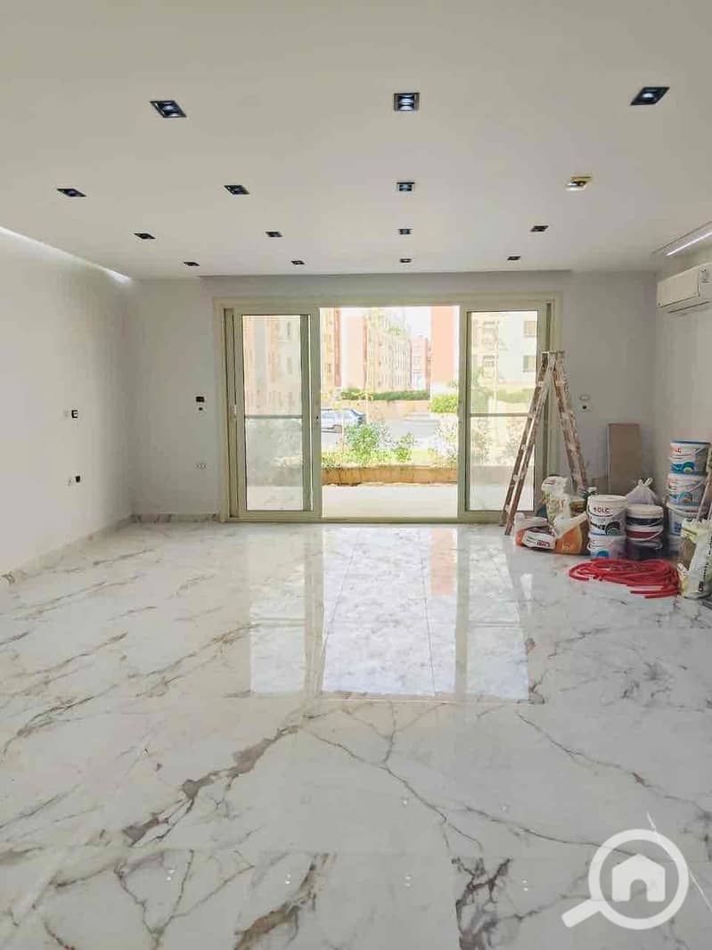 5 825871b4-67da-4436-af64-9efff1dd2d93. jpg