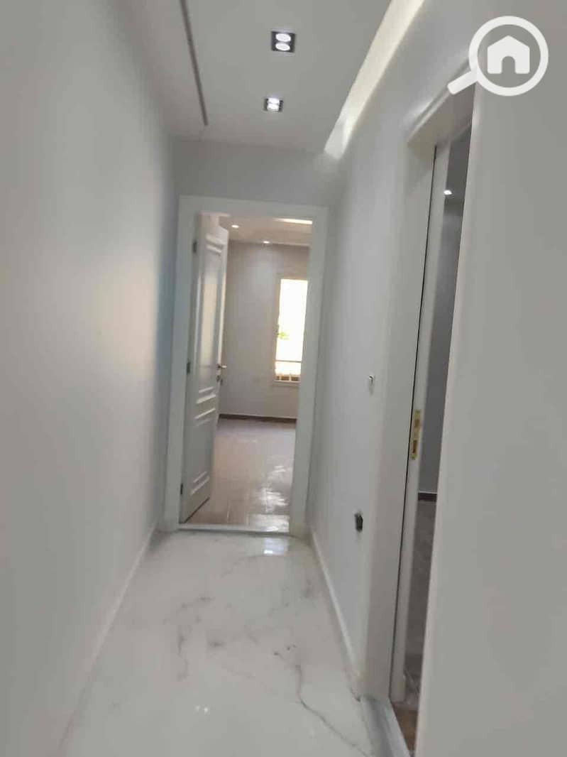 12 10614569-374b-4fd6-8dd8-61c870654eb6. jpg