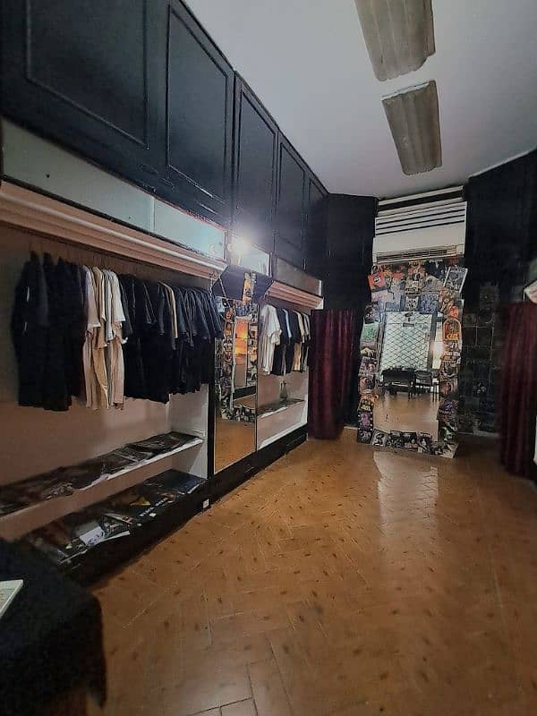 محل لقطة للإيجار – شارع أبوقير الرئيسي، مصطفى كامل