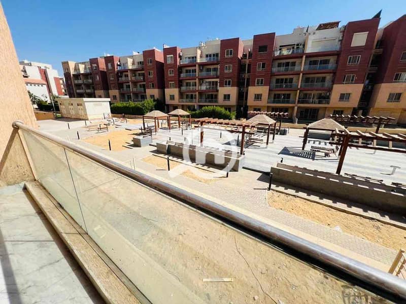 8 881b7381-56c3-495a-9766-15fe583f04be. jpg