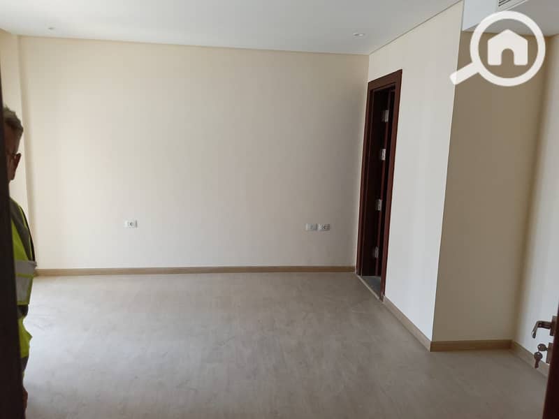 24 WhatsApp Image 2025-11-17 at 14.05. 45 (2). jpeg