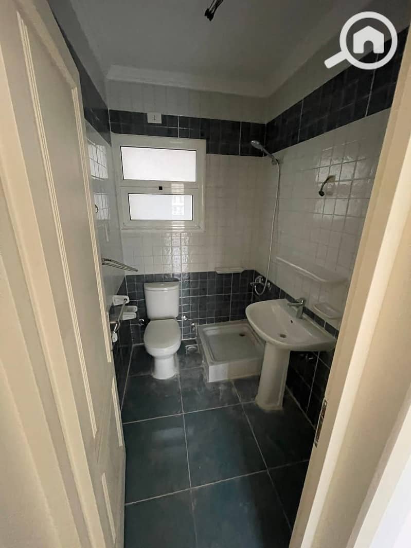 2 1c9d271a-4c85-44ac-a9a8-195a56103fdd. jpg