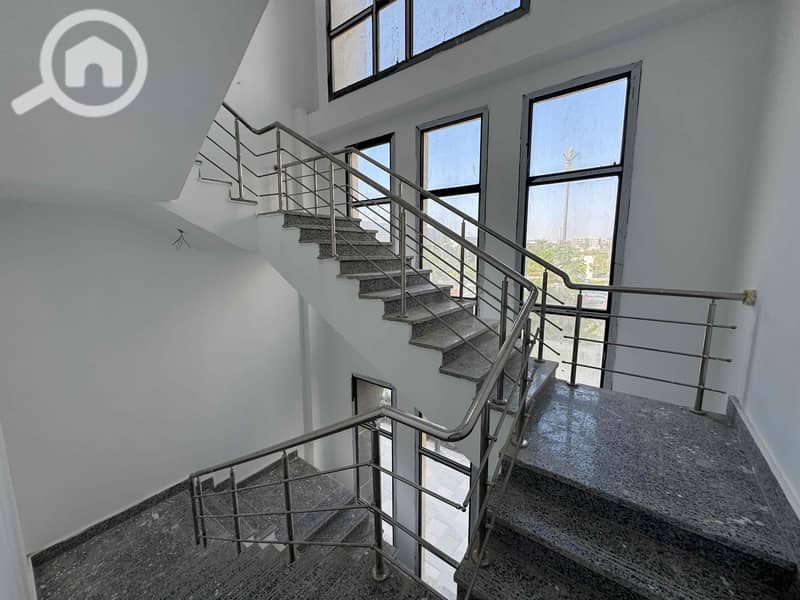 7 76f976e0-8b7b-49ba-9562-69611751a71f. jpg