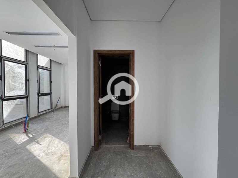 10 f932d451-06a8-427e-b243-c2485fe13d18. jpg