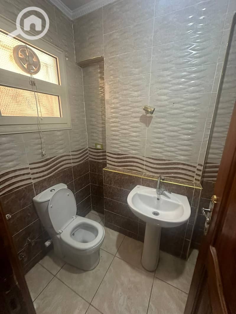 4 e17a2e44-ccd7-45ba-b7f7-000a3a9200c7. jpeg