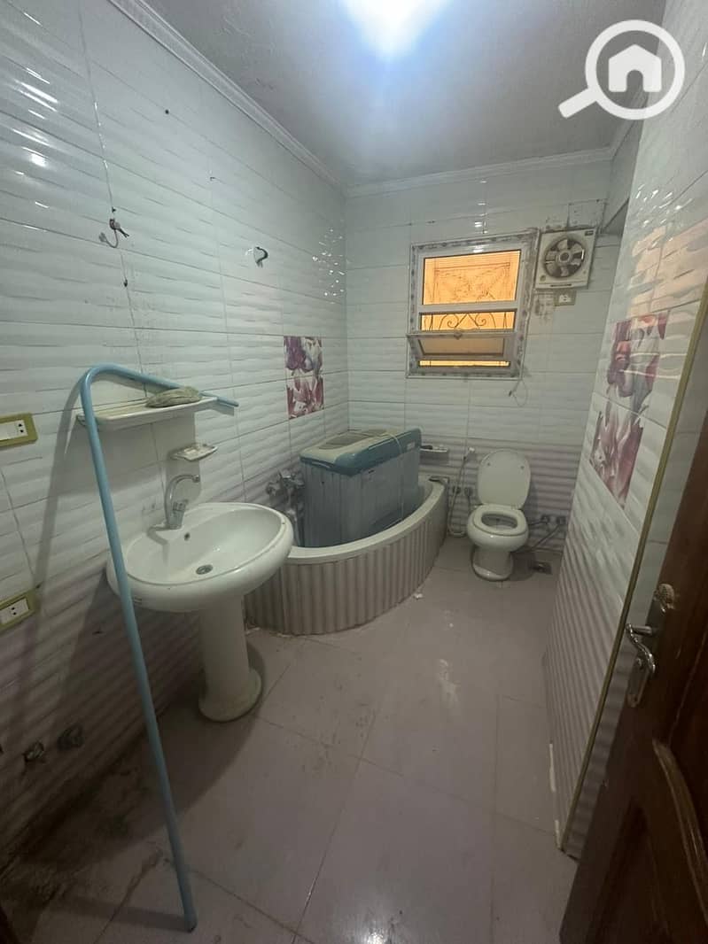 11 0c54785c-dec1-41ca-810a-f03d86877bbd. jpeg