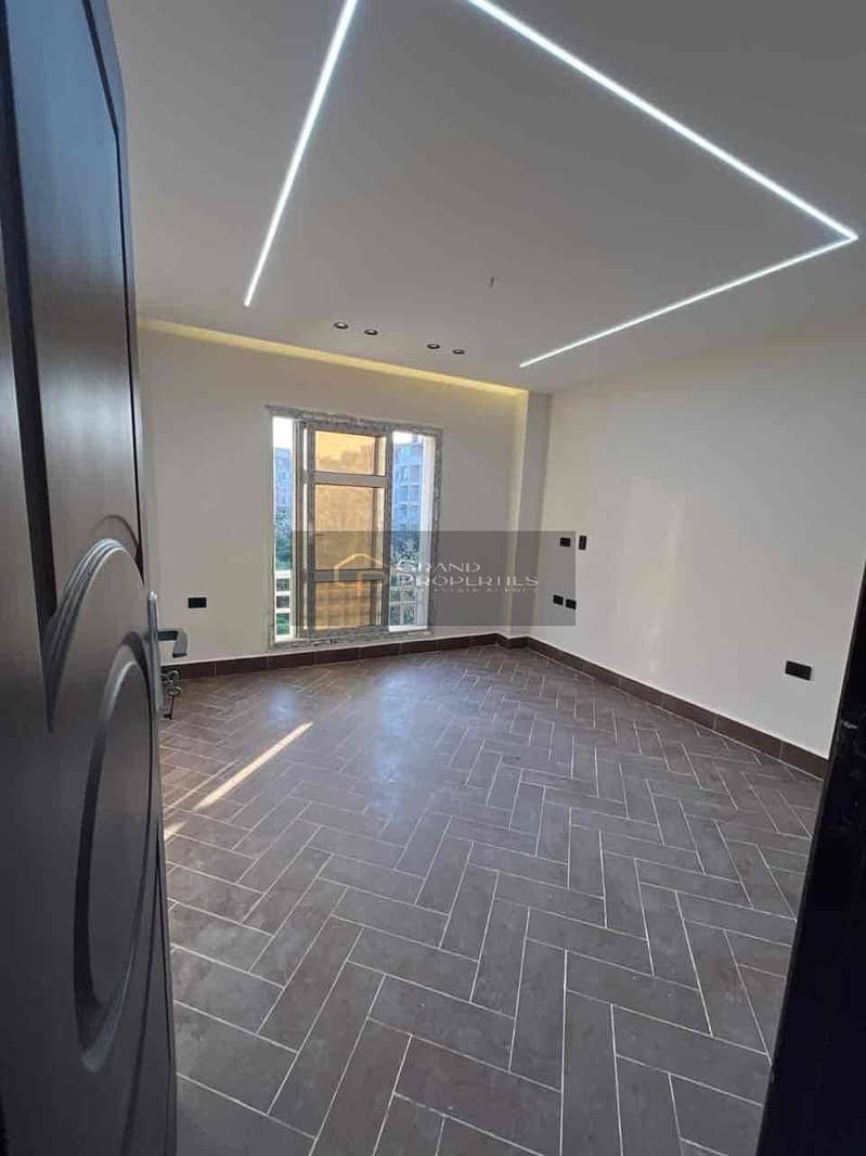 11 053eae81-9754-4f47-91f2-85b0b4a3180d. jpg