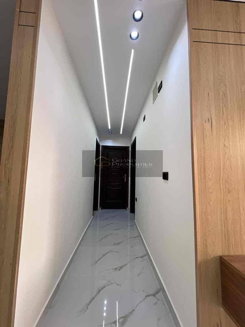 12 8c40b122-6e70-46ad-bd91-33f9e59715af. jpg