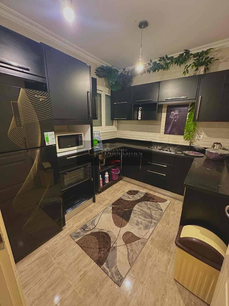 10 461fd862-411d-4520-bc53-ad385269bcde. jpg