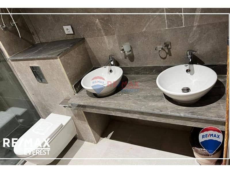 7 0a60b5f4-a2ed-49e8-bcc2-2fdf052668c4. jpg