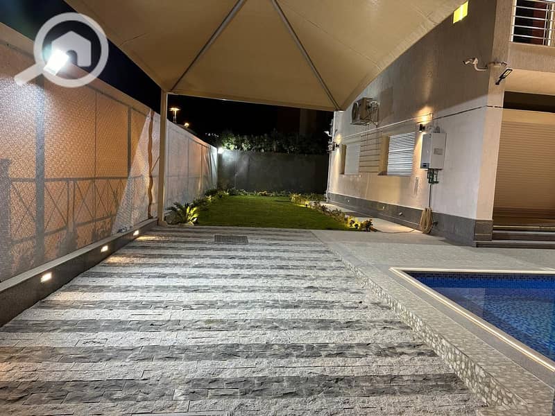 18 953b415a-b868-4bb9-8041-1d37d9fb0944. jpg