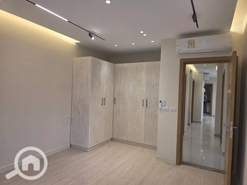 5 b5f8130f-2840-4e47-a4de-185b6b14cd50. jpeg