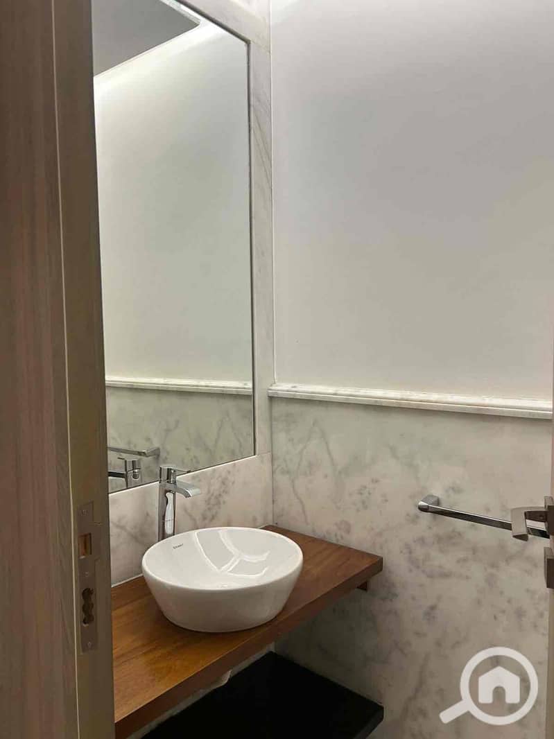 3 adb19876-67f3-4aa9-9e1d-c52e71d6f897. jpg