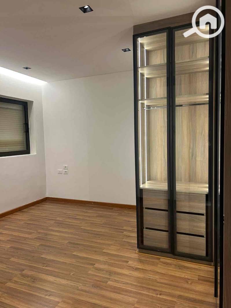 10 fbbde23a-dff4-4b74-97b9-cb47ab3e1f4e. jpg