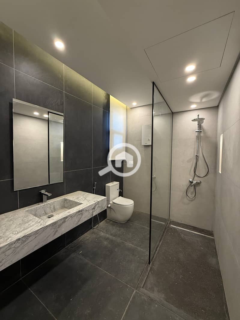 8 4e9668ff-7a68-4d89-bd92-70eb0190763a. jpeg