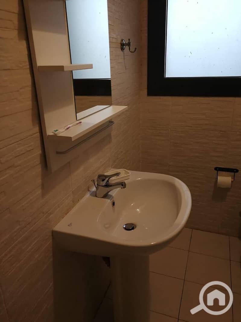 8 950928c2-8c73-45f7-8e80-29d0970bd13c. jpeg