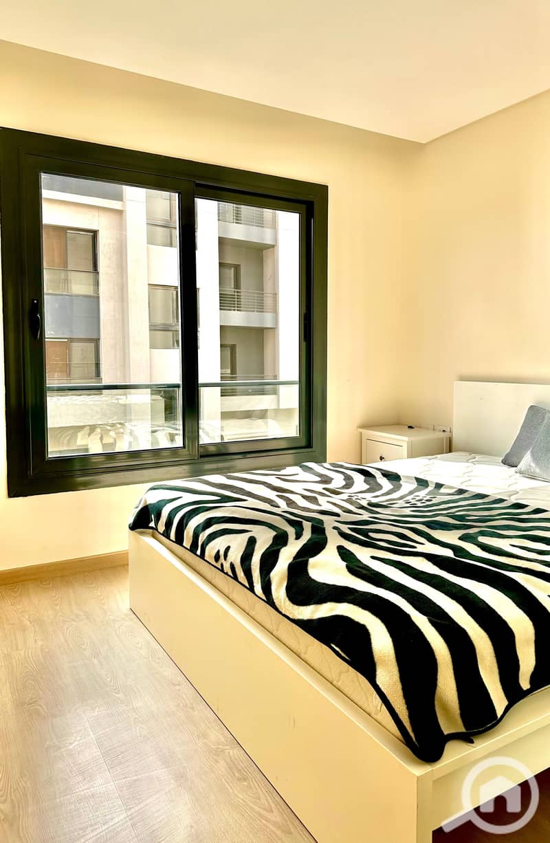 12 d829d0f9-1878-4937-85e3-dc9f303ddd75. jpg