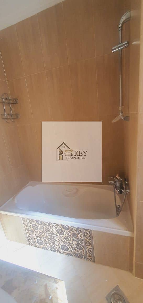 16 4b740835-eae6-4b86-b212-80c5f5f29e01. jpg