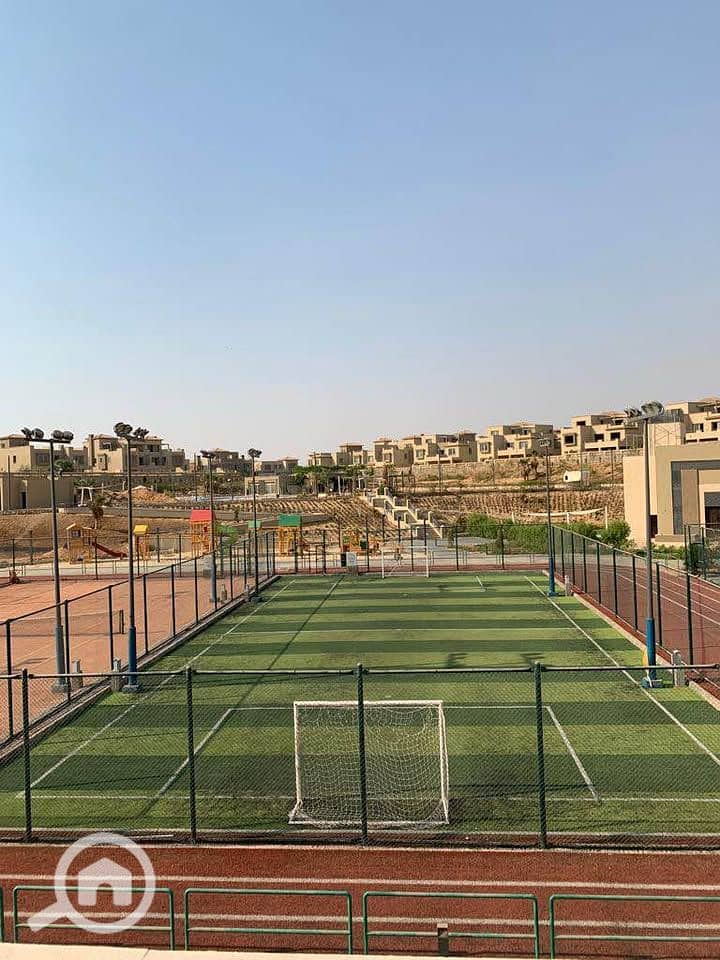 8 546912979_24220925270937654_4124617746079579848_n. jpg