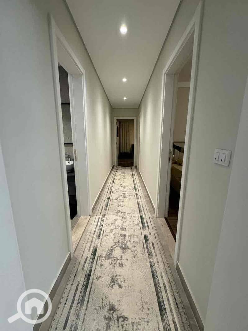 8 b5fd845e-d773-4e3d-b2eb-dfa46ea52e0c. jpg