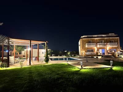 فیلا 5 غرف نوم للايجار في 6 أكتوبر، الجيزة - افخم فيلا بكمبوند الريف الاوروبي بمساحة ٤٢٠٠م