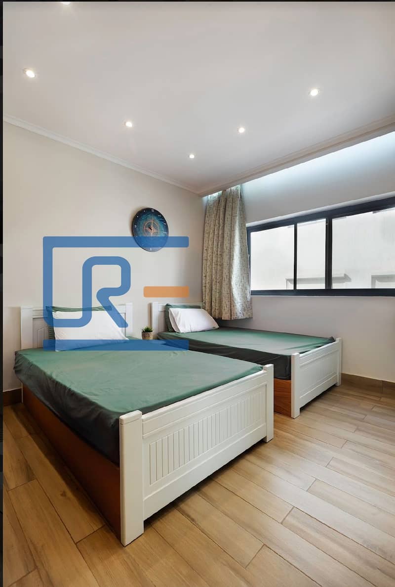 4 6e954032-3259-45a3-8a7e-97cd8e60e6d5. jpg