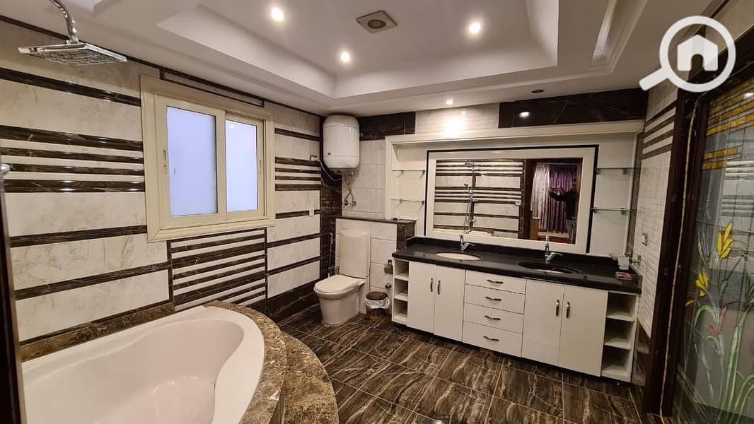 4 8ecaa4b6-41b3-47bb-9318-20acb8780961. jpeg