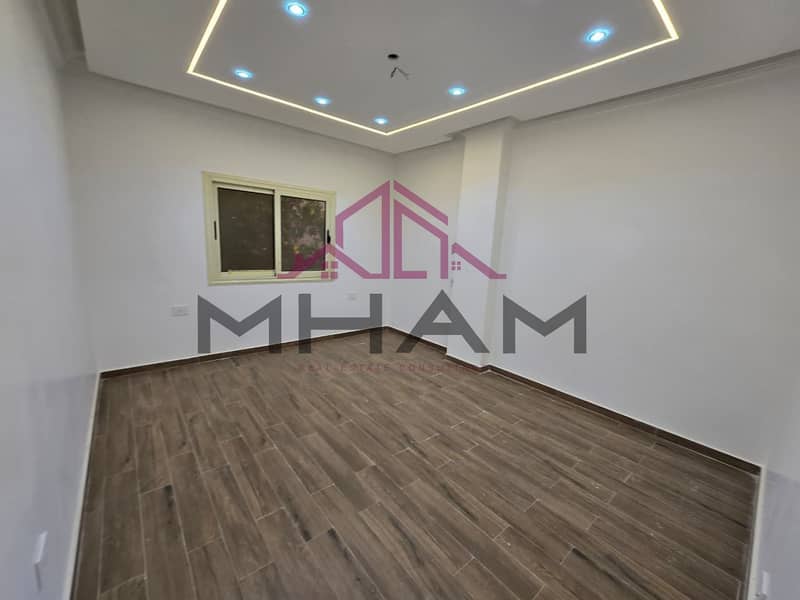 3 photo_5825672956191902922_y. jpg