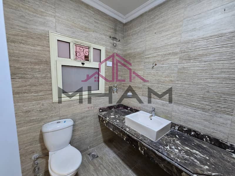 6 photo_5825672956191902916_y. jpg