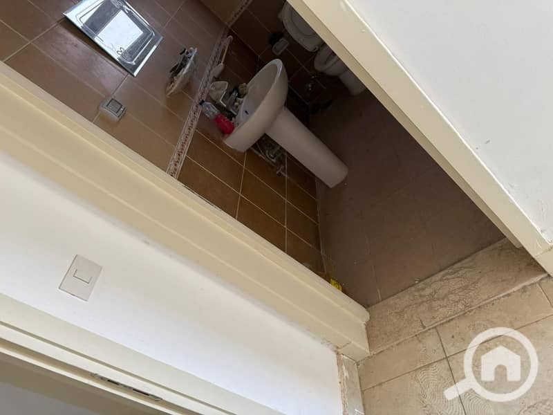 5 5ca12f5b-d378-4e1a-b184-68aa6ea1379e. jpeg