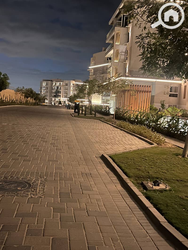 7 4100dcb5-2393-41e6-8d88-034f4c493d96. jpg