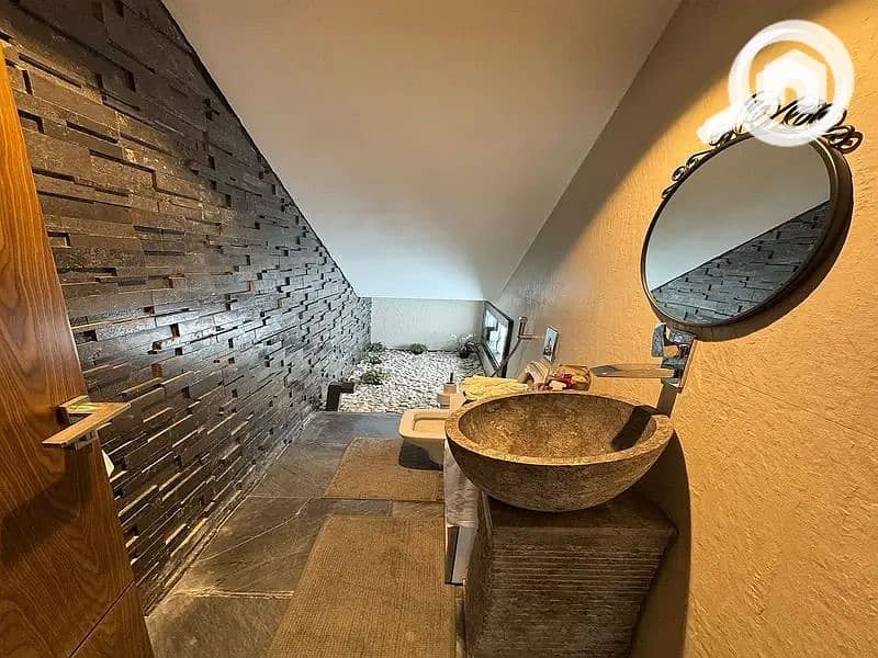 5 5b45bd17-cf61-461d-831c-74b7c8d78063. jpeg