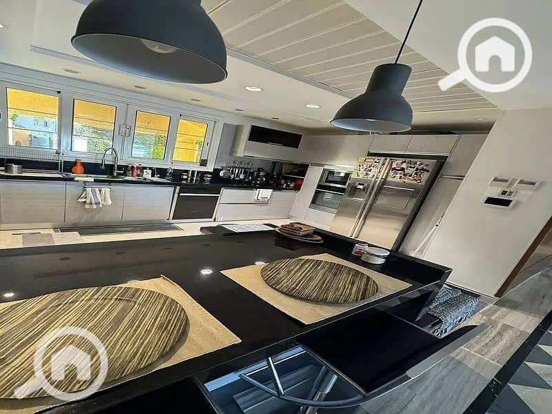 10 386fd2bc-f631-4934-b3d0-b7cc77ccc4d6. jpeg