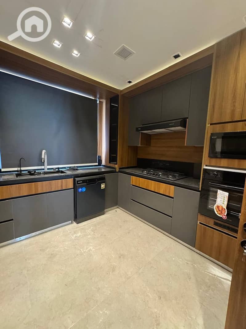 2 af5e88c8-1a36-4780-9c9d-c33f7f8d00a1. jpg