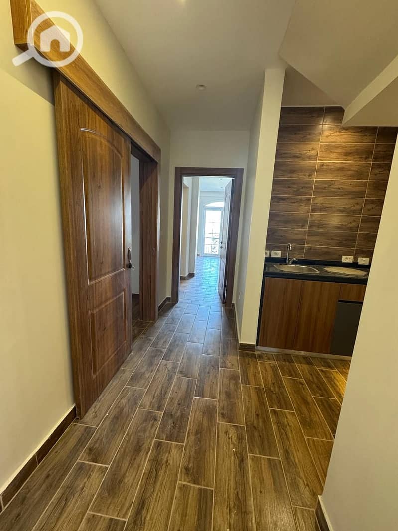 4 28d198b4-da82-4506-ac1c-14bfa82c7085. jpg