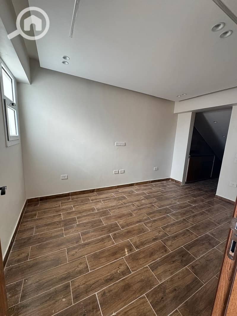 7 fa64d1a4-5b77-4d28-923f-452f49deb481. jpg