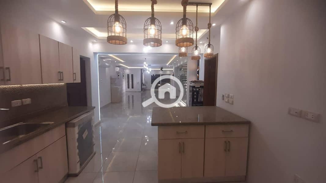 8 34cf78b8-d24b-43cb-ae17-2a2dce3bfddc. jpg