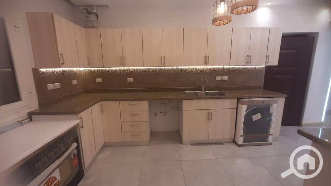 10 0200c61f-eb40-443c-a8ef-06e09a44e515. jpg