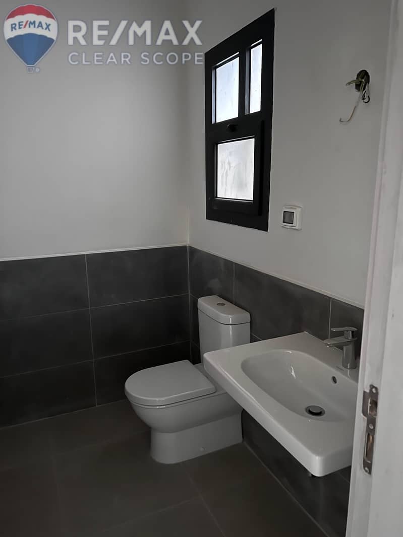 4 36c4aa80-a99f-4ce6-a192-175b09e302a6. jpg