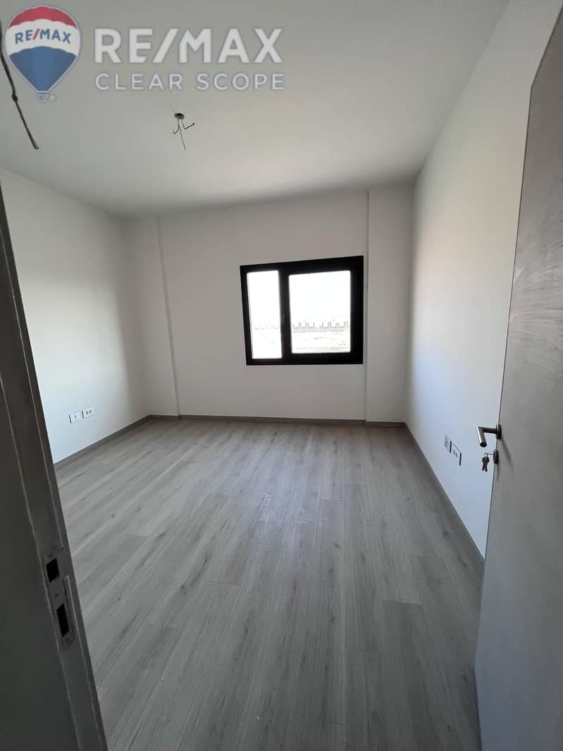 9 a4794f33-8664-421f-b8be-4e7a082972d4. jpg