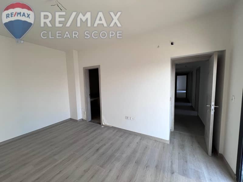 10 ab767013-94f5-4d4c-8cf6-7bb9001b01f0. jpg