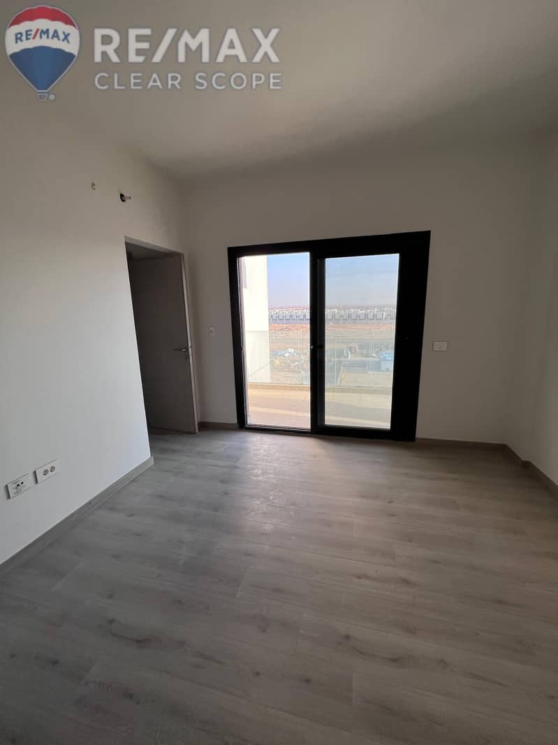 12 d2f659e6-3201-47c9-8270-5c58c20ecbae. jpg