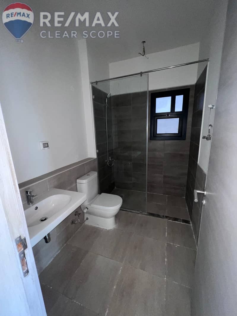 14 d907a8e2-9f71-41a2-a78e-a19135ff9489. jpg