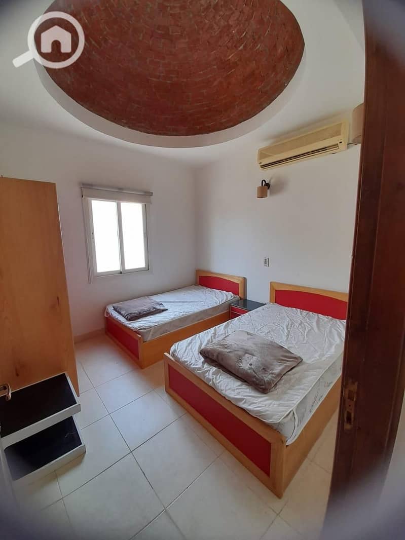 12 db1688e5-e190-436a-9c29-4b45a2878fa9. jpg